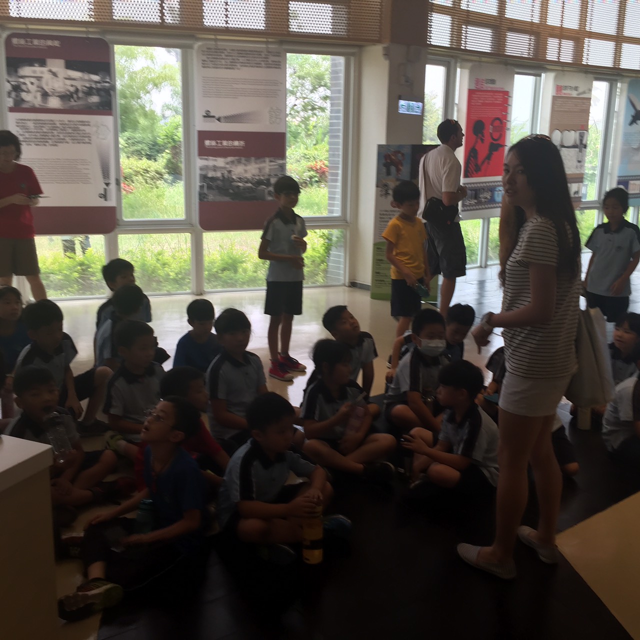 105.5.18-義大國際高中小學部二年級師生校外教學蒞臨參觀-活動照片